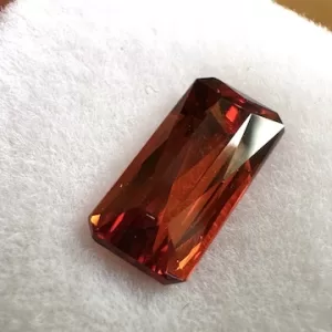 長方形橙紅色錳鋁榴石