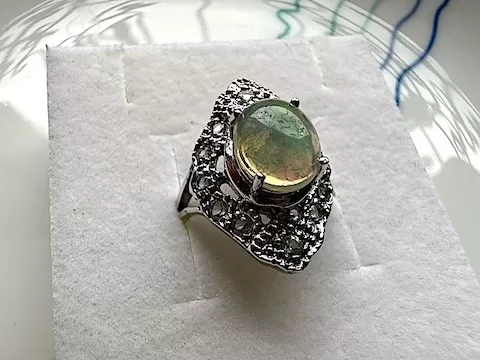 蛋白石